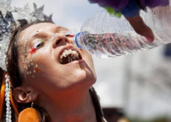 A Secretaria de Saúde está avaliando a possibilidade de expandir as ações de combate ao calor durante o Carnaval de 2024; confira detalhes adicionais.