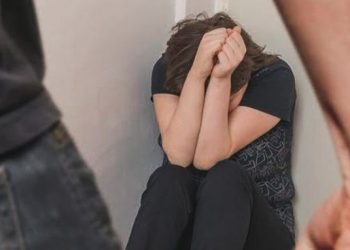 A implementação de ações preventivas voltadas para agressores pode ser crucial na prevenção de casos de feminicídios.