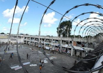 O Senado está avaliando um projeto que propõe o término da “saidinha”.