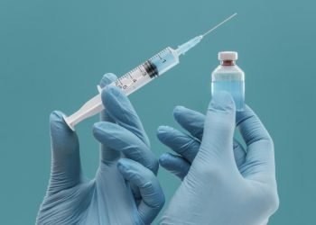 Nesta terça-feira, a vacinação contra a dengue em Salvador é expandida para o público entre 6 e 16 anos.