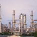 O Sindipetro alerta para a possibilidade de escassez de combustível na Bahia, enquanto a Acelen menciona manutenção na Refinaria e prevê normalização em nove dias.