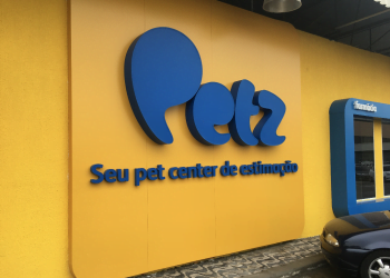 Petz e Cobasi anunciaram uma fusão para dar vida a uma gigante do mercado pet, prevendo uma receita conjunta de R$ 6,9 bilhões.