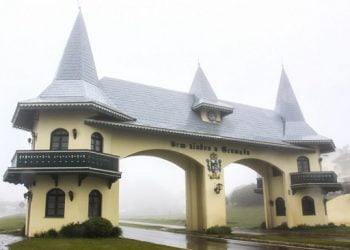 Depois das chuvas, mais de 500 hotéis e restaurantes em Gramado estão fechados.