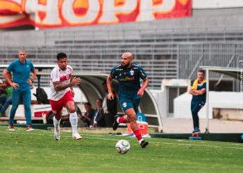 O primeiro embate da final da Copa do Nordeste coloca frente a frente Fortaleza e CRB.