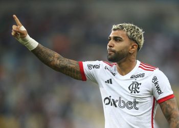 A viagem de Gabigol para a Suíça resulta no adiamento do julgamento do caso de doping.