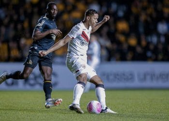 Criciúma vence o Atlético-GO e se afasta mais da zona de rebaixamento