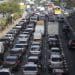 A CET multa um motorista a cada 3 minutos por desrespeitar o sinal vermelho em São Paulo; até outubro de 2024, foram mais de 4,8 milhões de infrações registradas.