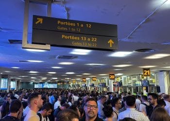 Prefeitura de SP investigará denúncia de venda ilegal de vagas de táxis no Aeroporto de Congonhas.
