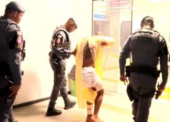 Mãe e filha são baleadas dentro de casa por assaltantes em SP; um criminoso foi morto pela PM