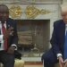 Trump constrange presidente da África do Sul com supostos vídeos de ‘genocídio branco’