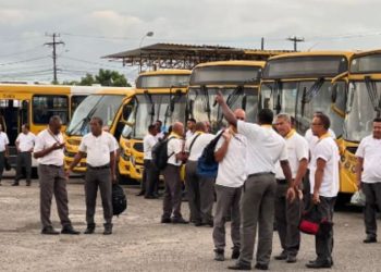 Greve de ônibus: Reunião de rodoviários com empresários termina sem acordo