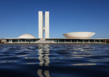 Brasil corre o risco de ‘apagão’, caso governo e Congresso não aprovem ajustes de despesas, apontam especialistas