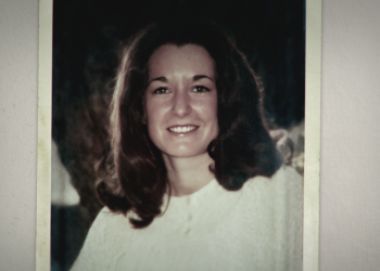 A luta chocante de uma mãe que descobriu o assassino da filha que ela teve que dar para adoção