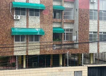 Prédio residencial é esvaziado após solo afundar em Fortaleza